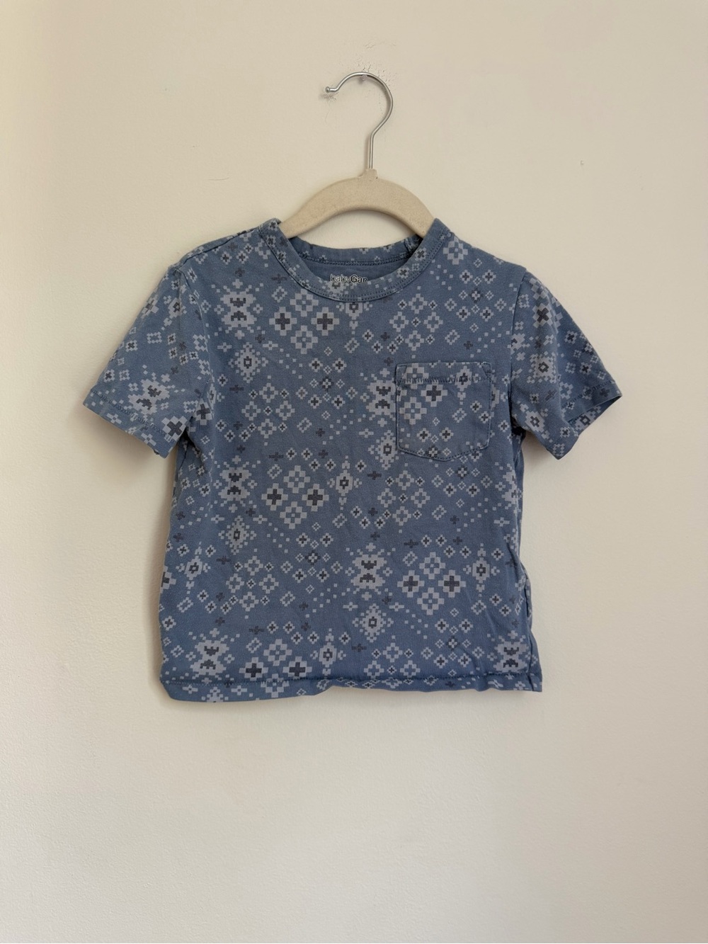 babyGap Blue Patterned Pocket Tee (Size 2)